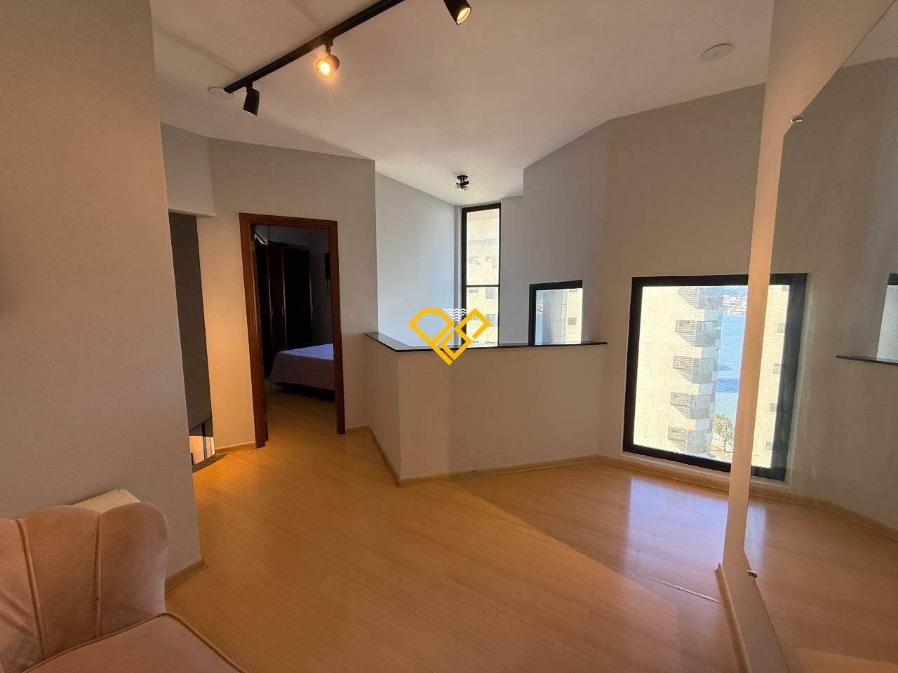 Apartamento Duplex à venda no Ponta da Praia: Segundo andar