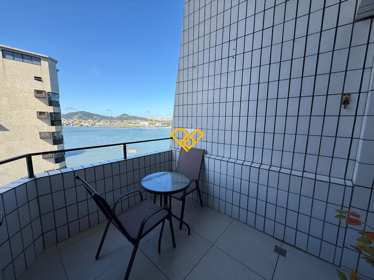 Apartamento Duplex à venda no Ponta da Praia: Varanda