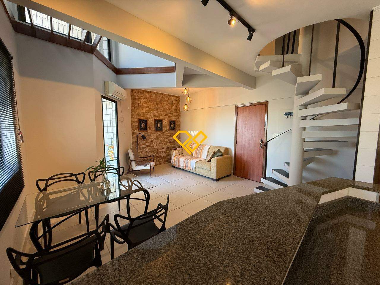 Apartamento Duplex à venda no Ponta da Praia: Sala