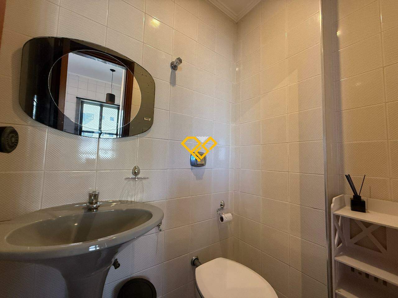 Apartamento Duplex à venda no Ponta da Praia: Lavabo