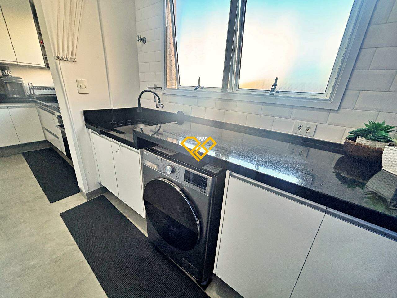 Apartamento à venda no Embaré: Área de serviço