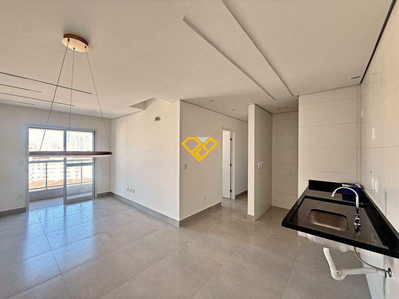 Apartamento para aluguel no Macuco: Sala e cozinha integrada