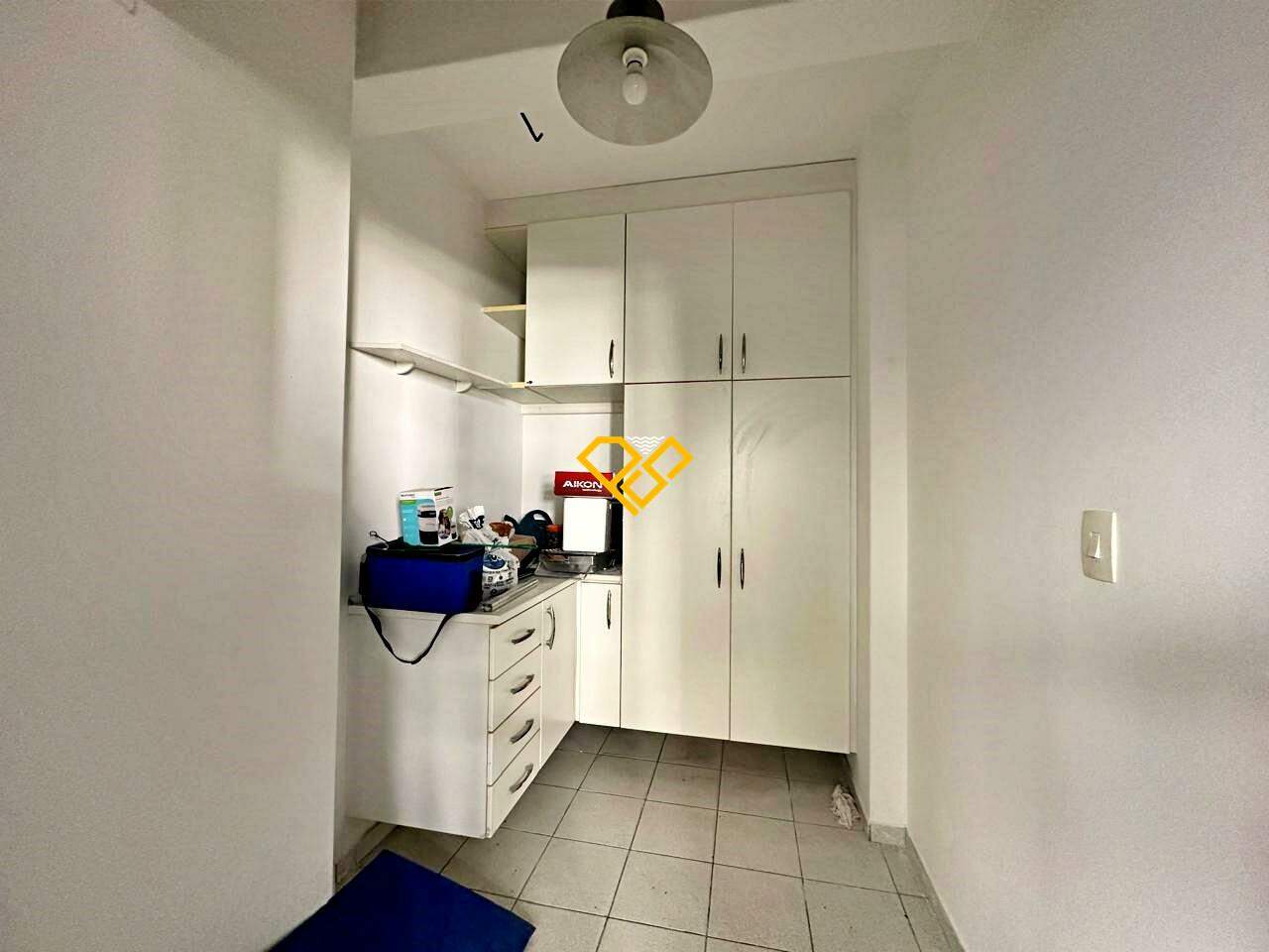 Apartamento à venda no Ponta da Praia: Dependência