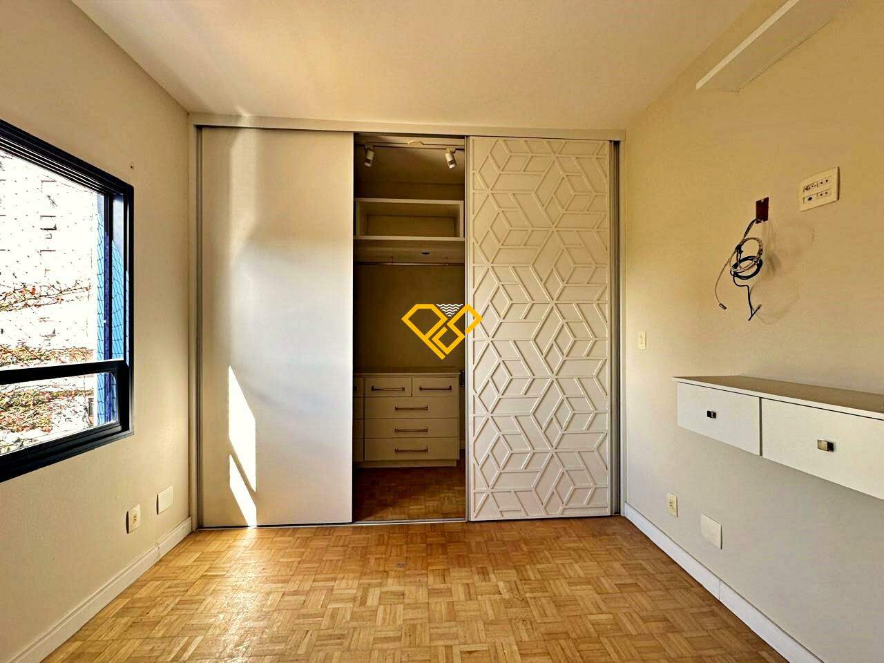 Apartamento à venda no Ponta da Praia: Suíte 1