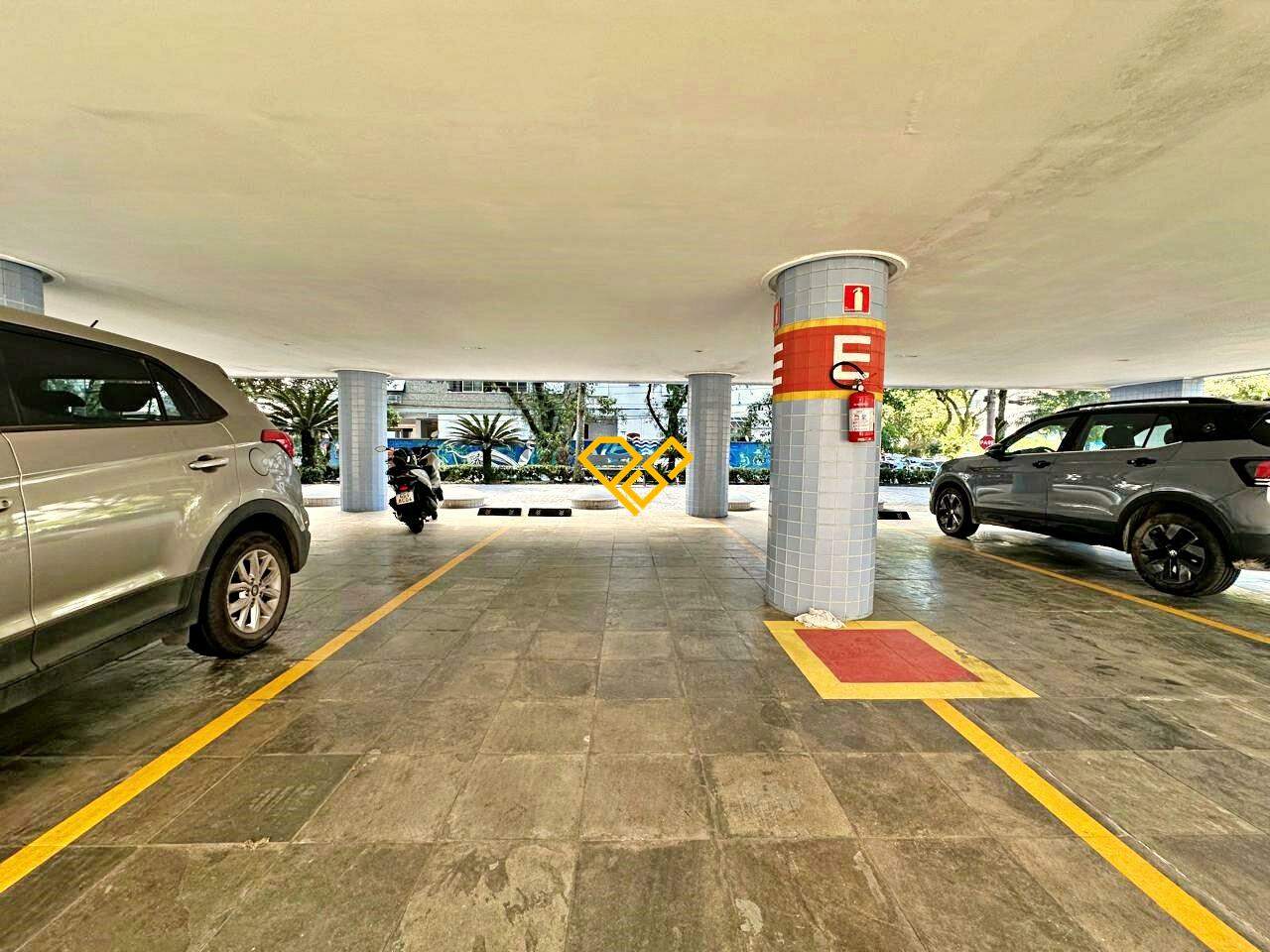 Apartamento à venda no Ponta da Praia: Garagem