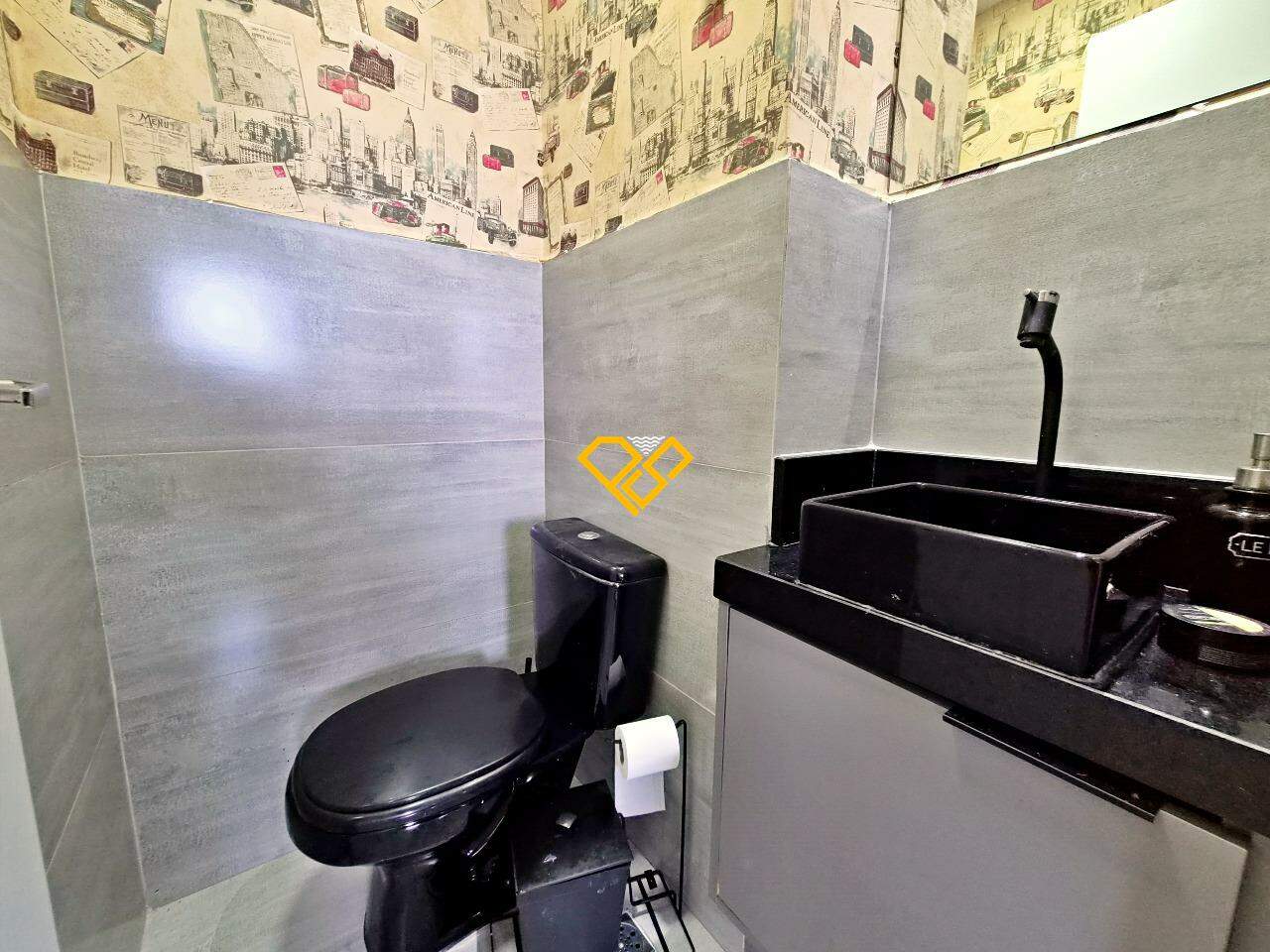 Apartamento Duplex à venda no José Menino: Lavabo