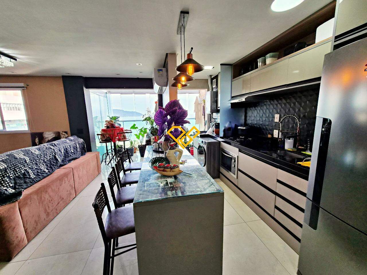 Apartamento Duplex à venda no José Menino: Sala e cozinha