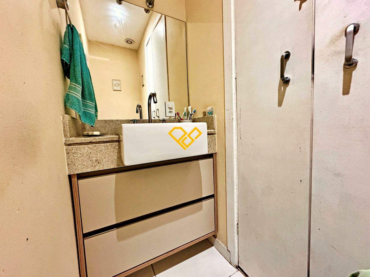 Apartamento Duplex à venda no José Menino: Lavabo