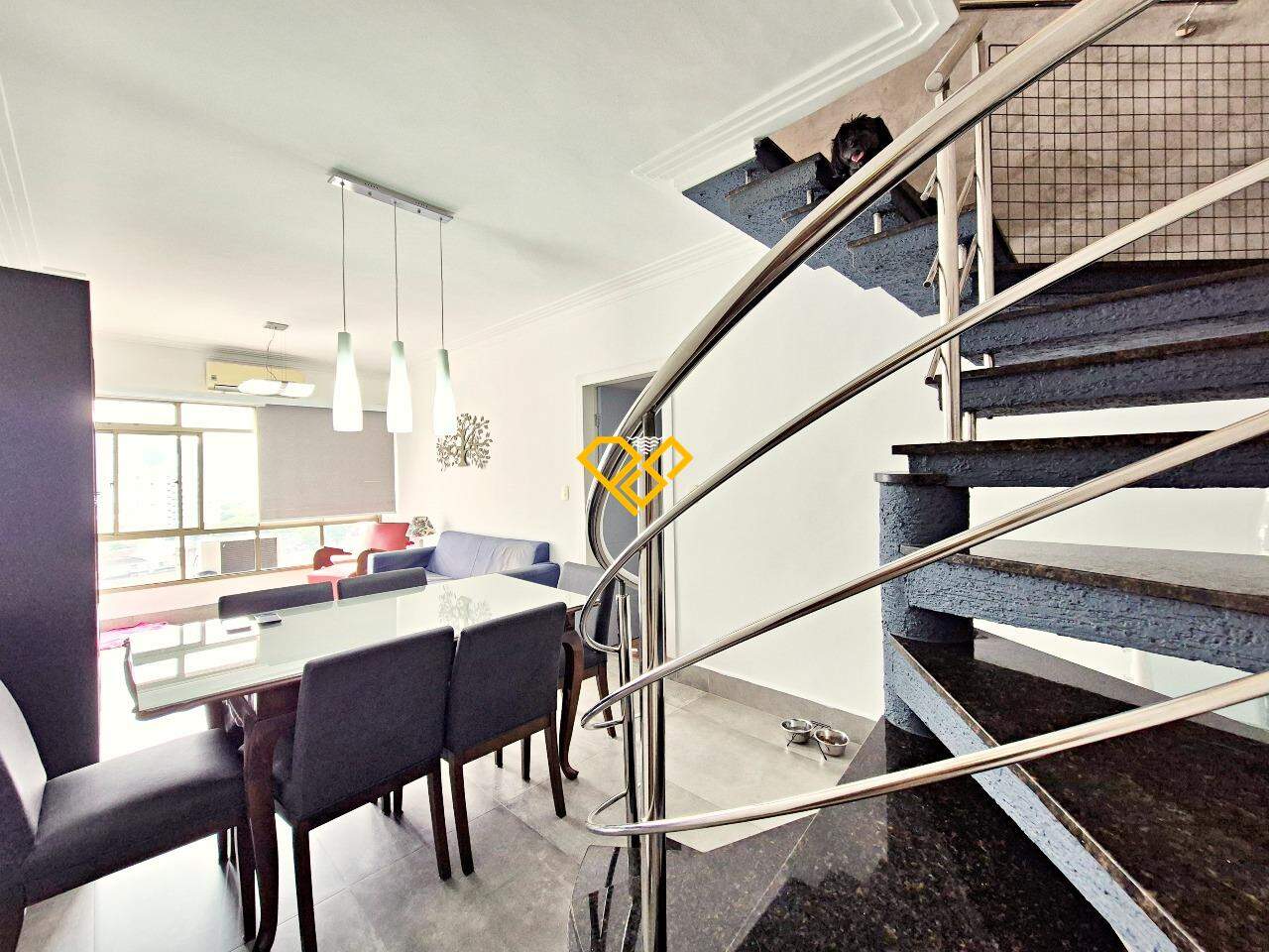 Cobertura à venda no Marapé: Sala 1° piso