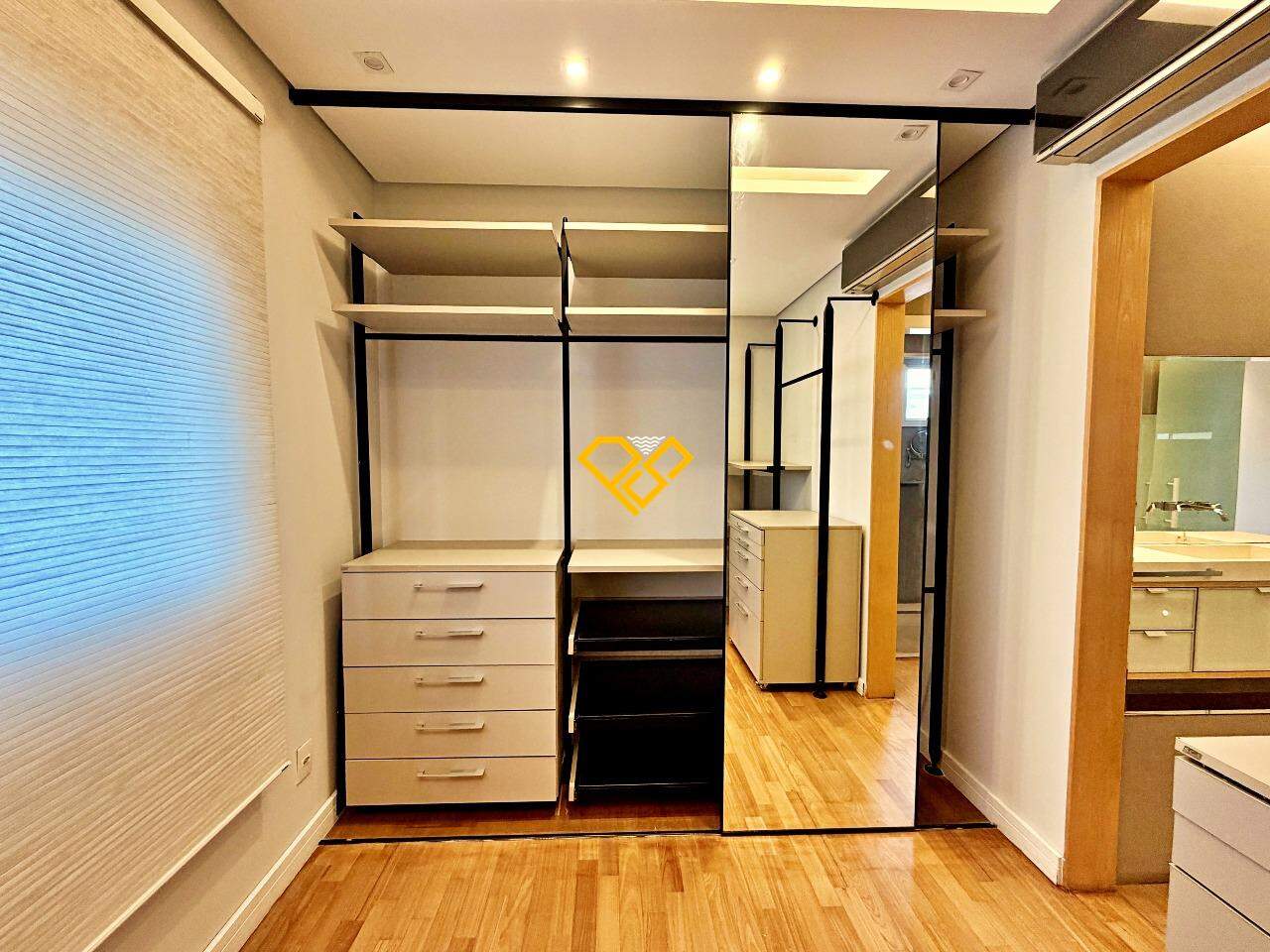 Apartamento para aluguel no Embaré: Suíte 1 - master - closet