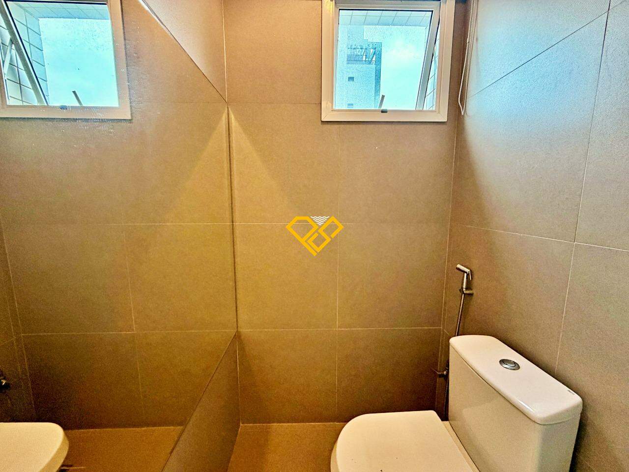 Apartamento para aluguel no Embaré: Wc suíte 1 - master
