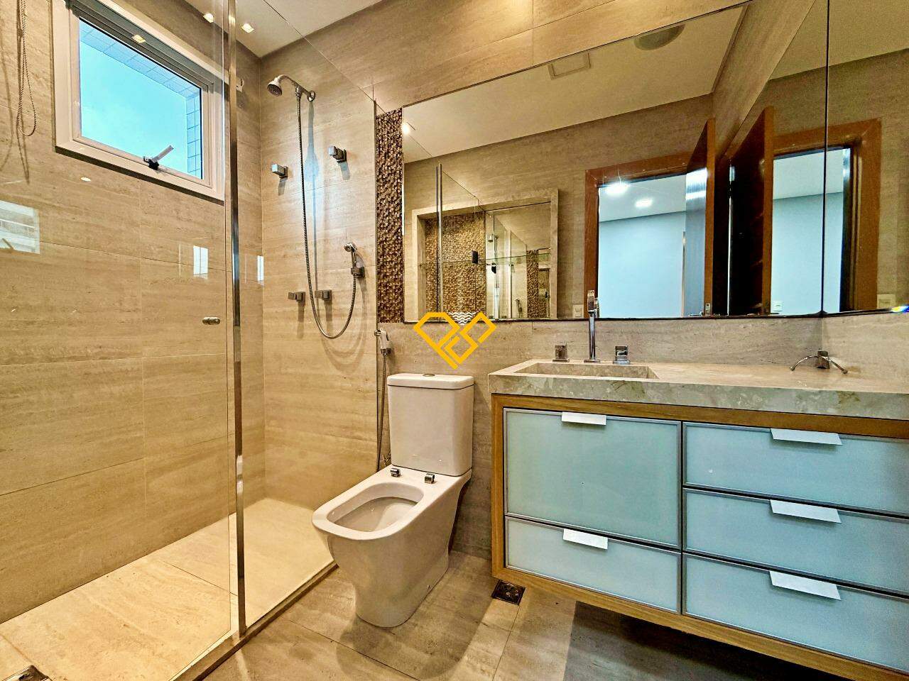 Apartamento para aluguel no Embaré: Wc suíte 2