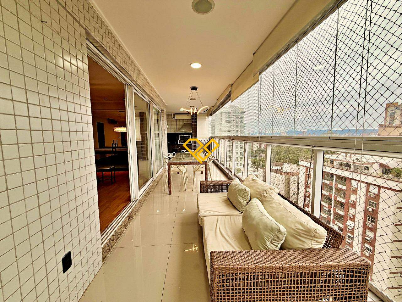 Apartamento para aluguel no Embaré: Varanda