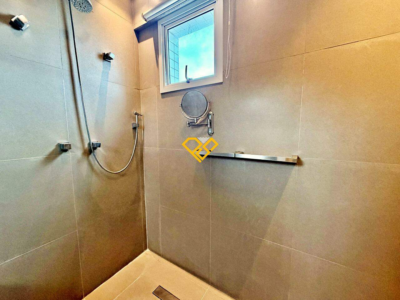 Apartamento para aluguel no Embaré: Wc suíte 1 - master