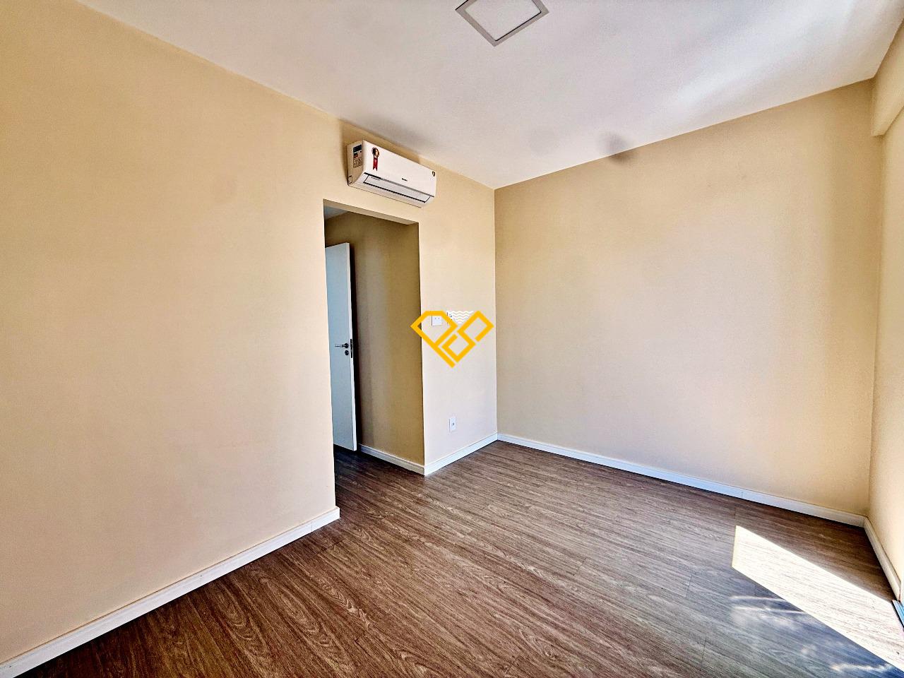 Apartamento à venda no Ponta da Praia: Dormitório - suíte