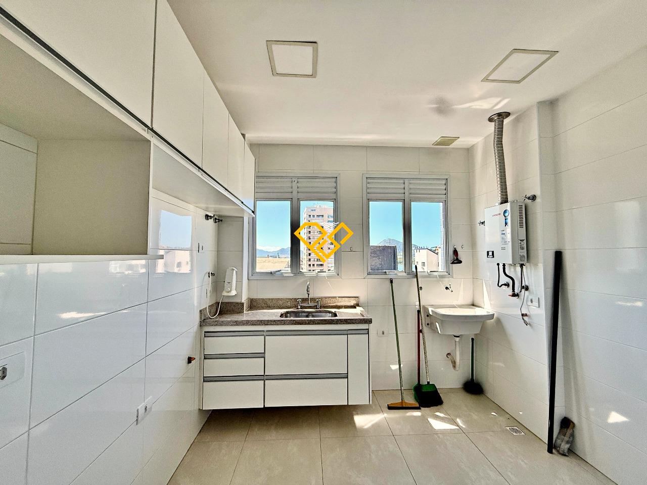 Apartamento à venda no Ponta da Praia: Cozinha