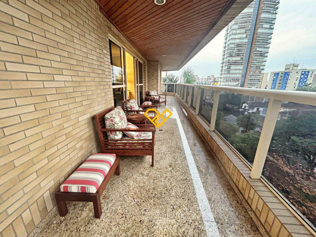 Apartamento à venda no Embaré: Varanda