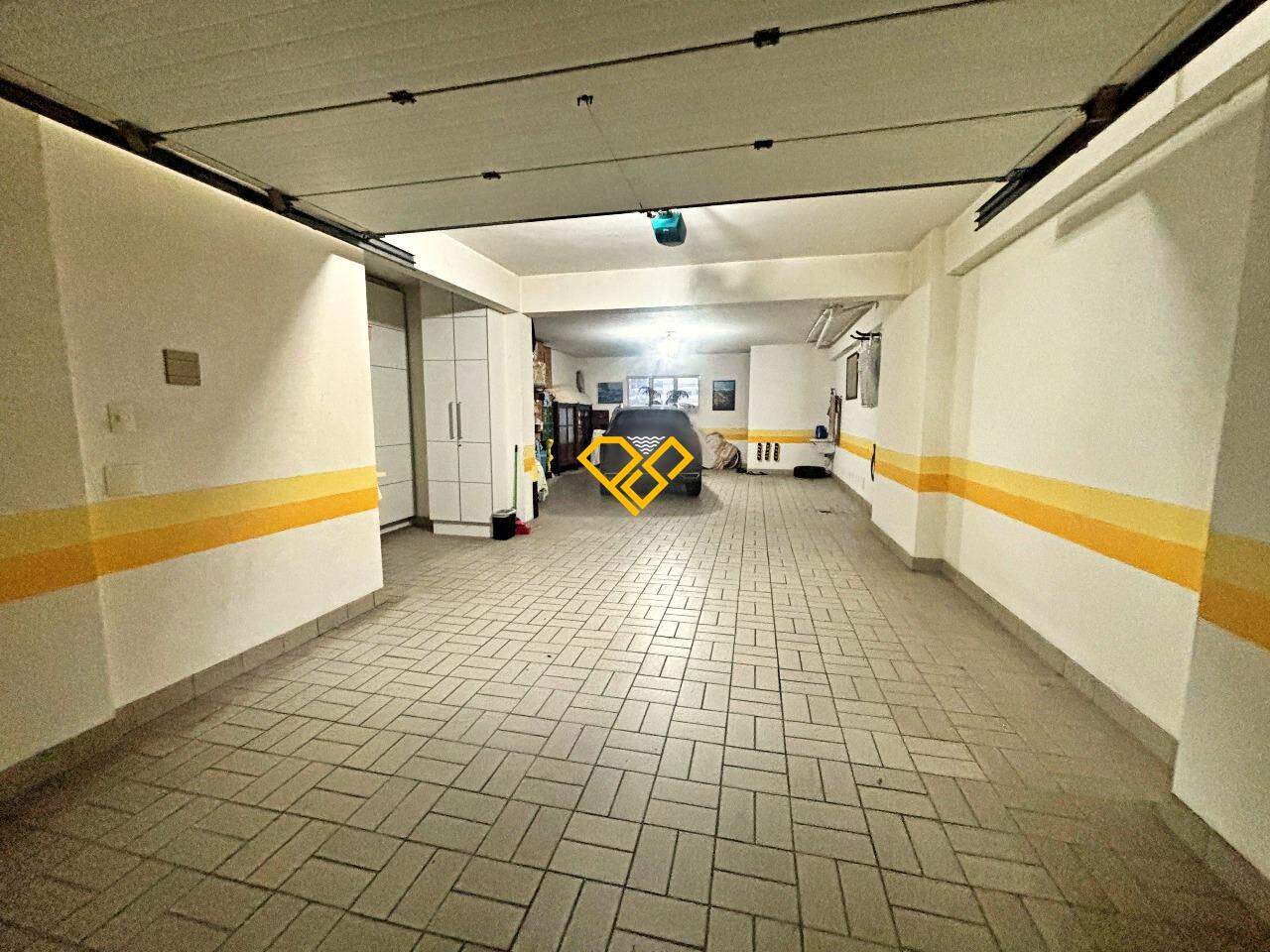 Apartamento à venda no Embaré: Garagem