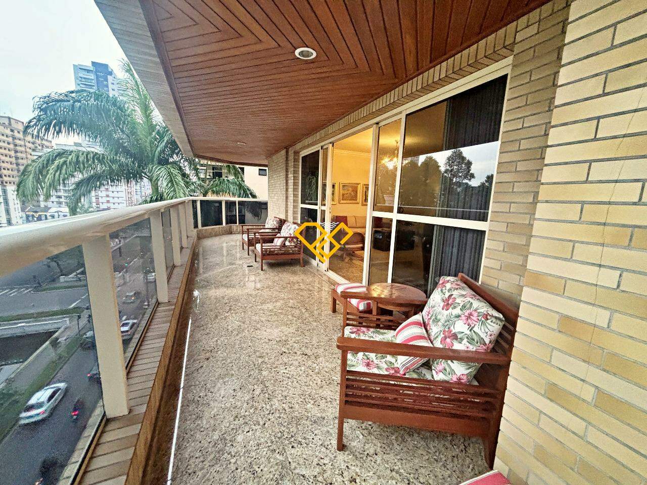 Apartamento à venda no Embaré: Varanda