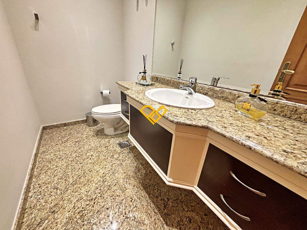 Apartamento à venda no Embaré: Lavabo