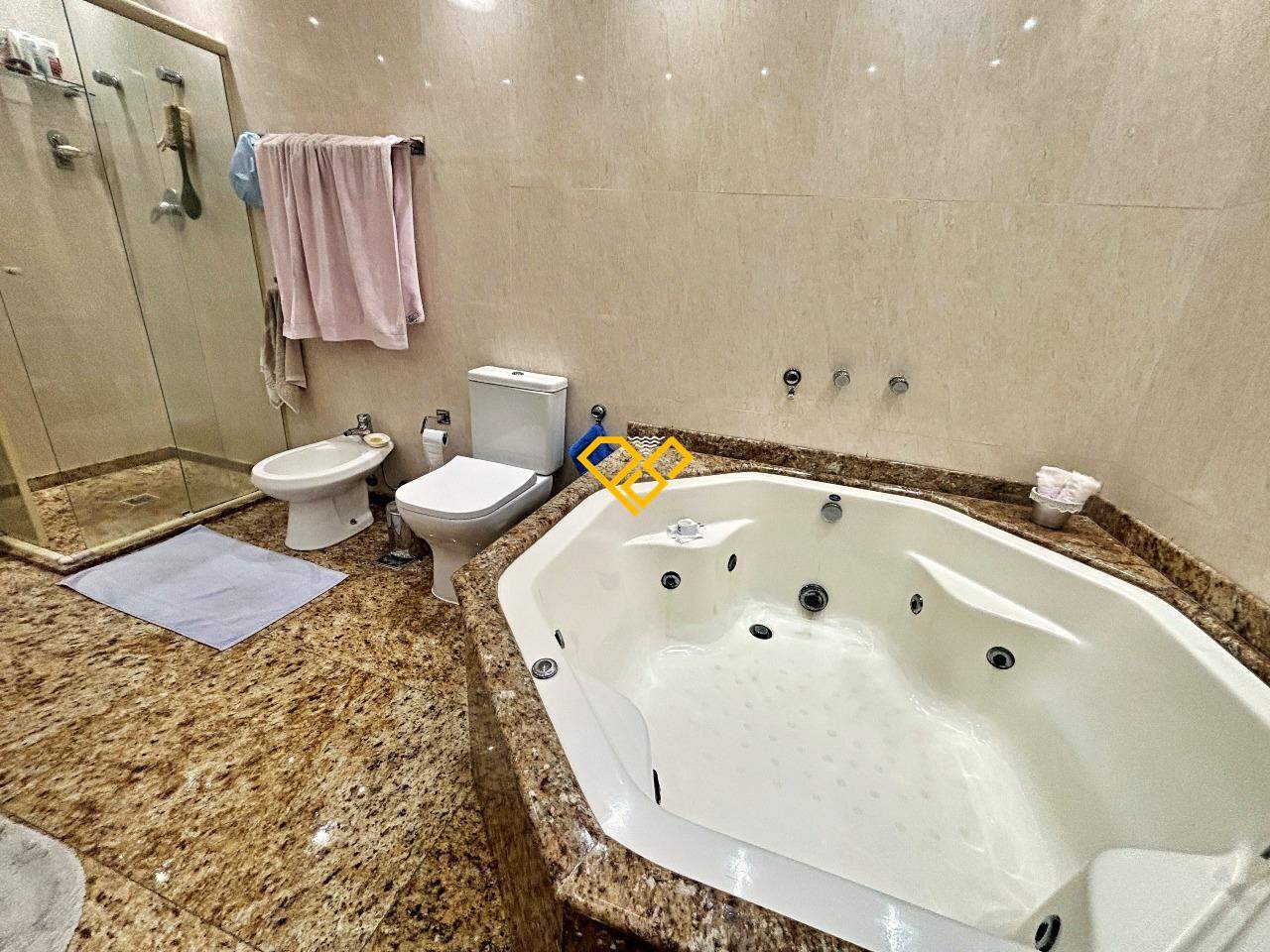 Apartamento à venda no Embaré: Wc suíte 1 - master