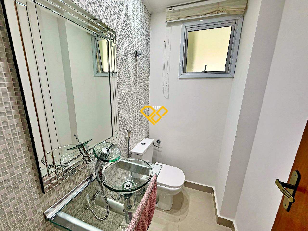 Apartamento para aluguel no Ponta da Praia: Lavabo