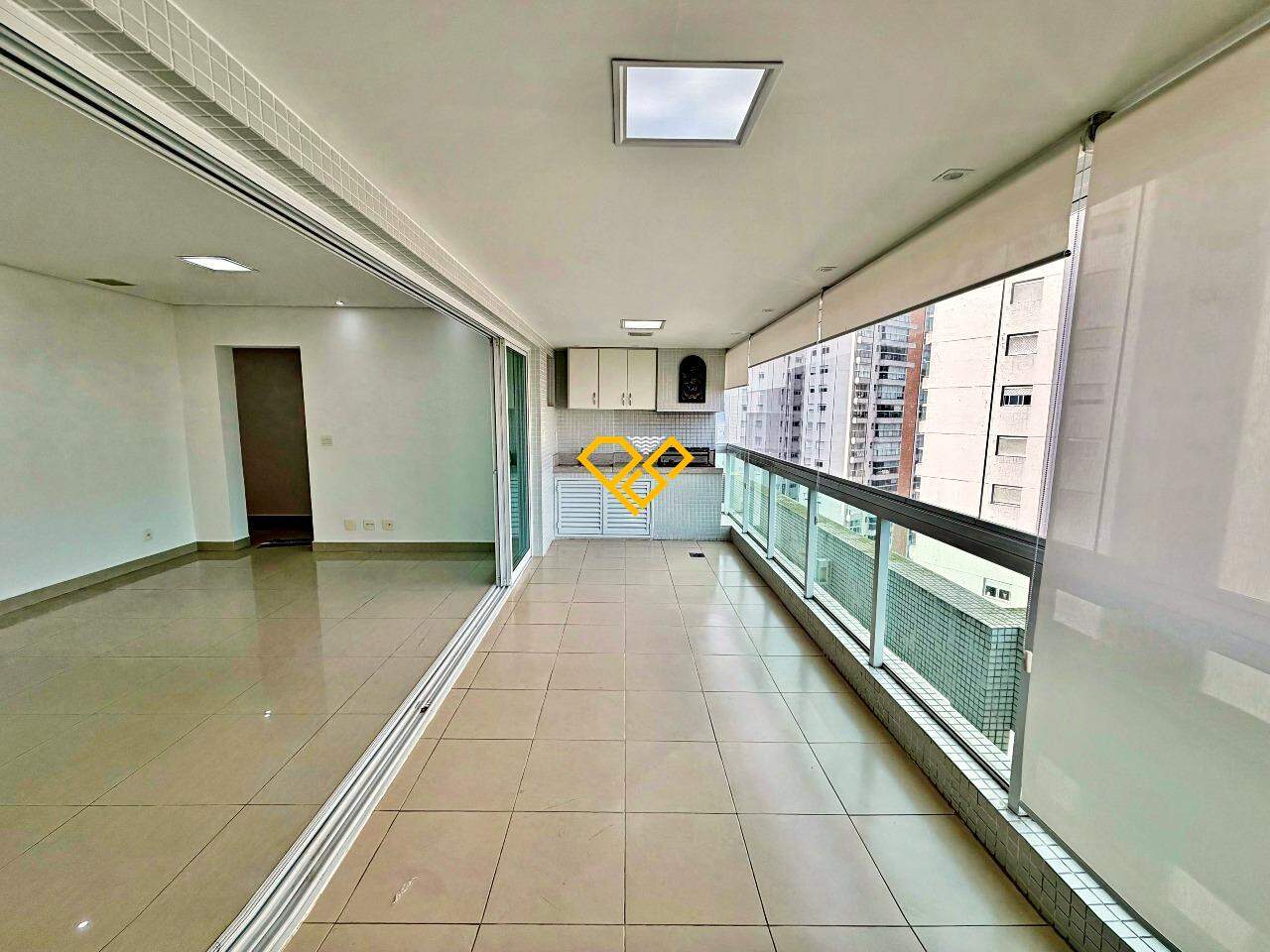 Apartamento para aluguel no Ponta da Praia: Varanda