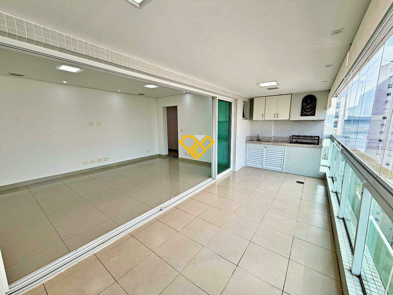 Apartamento para aluguel no Ponta da Praia: Varanda