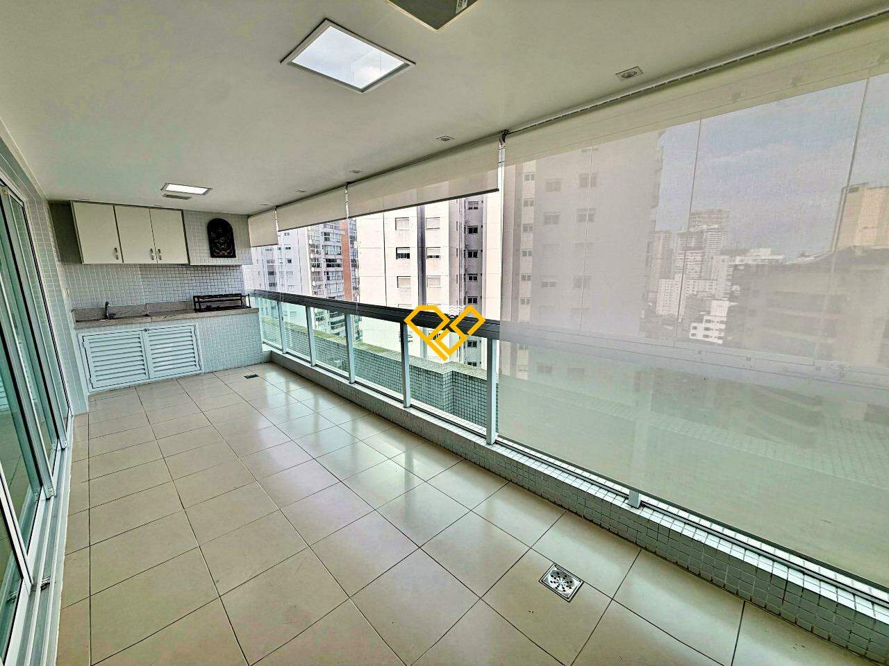 Apartamento para aluguel no Ponta da Praia: Varanda