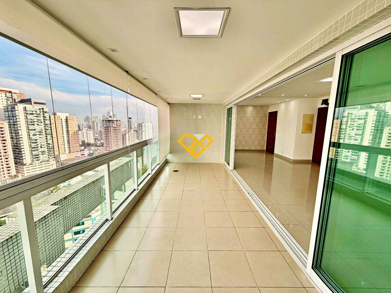 Apartamento para aluguel no Ponta da Praia: Varanda