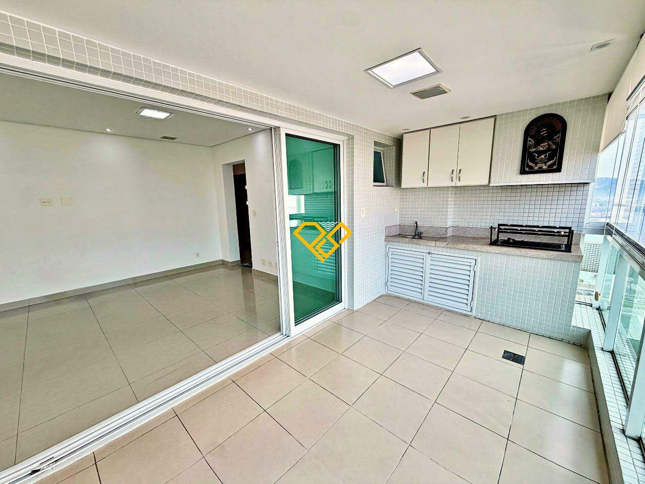 Apartamento para aluguel no Ponta da Praia: Varanda