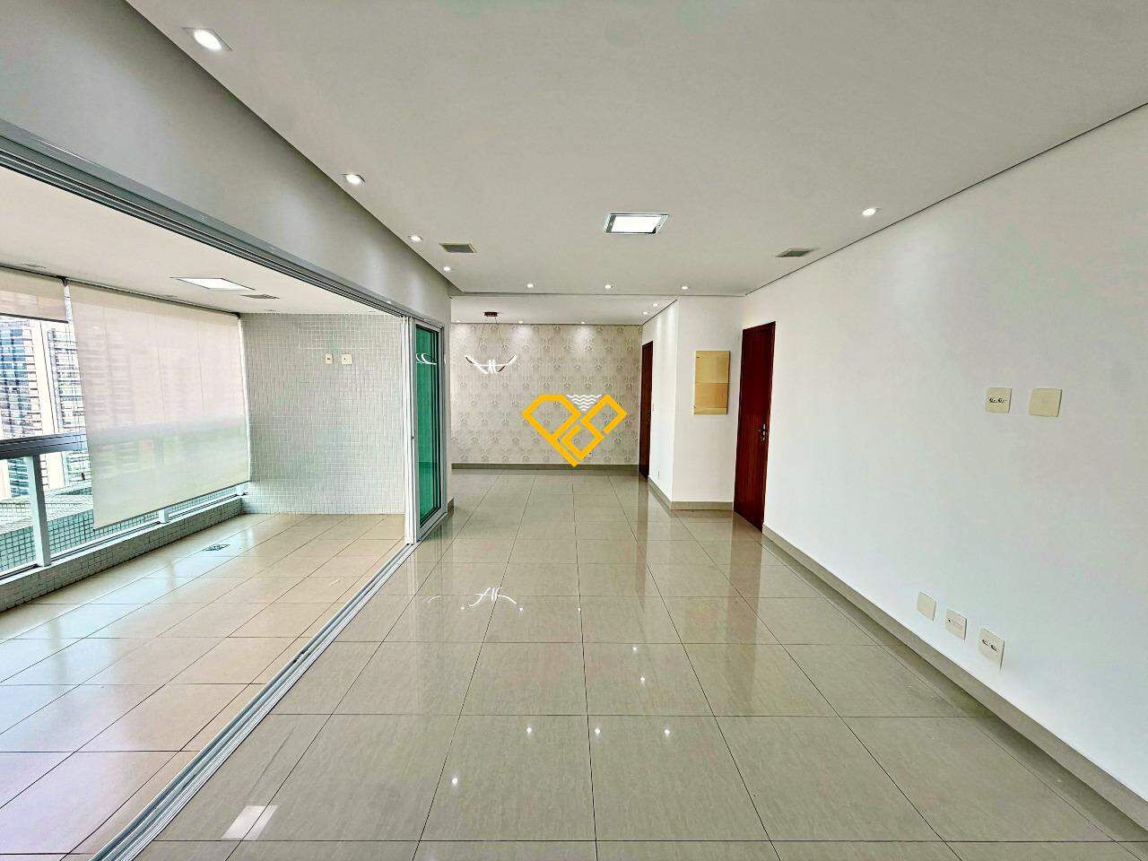 Apartamento para aluguel no Ponta da Praia: Varanda e sala