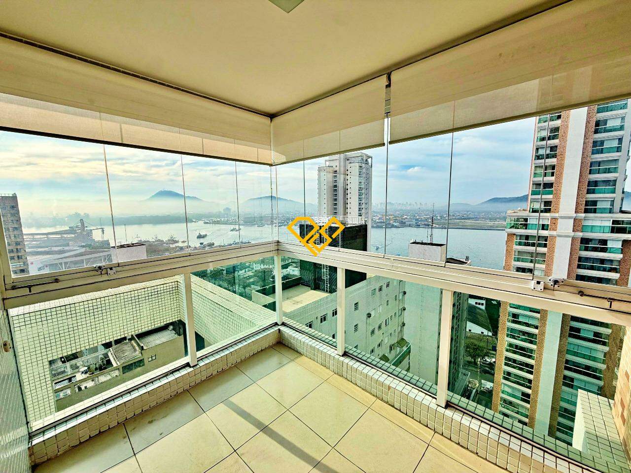 Apartamento para aluguel no Ponta da Praia: Varanda