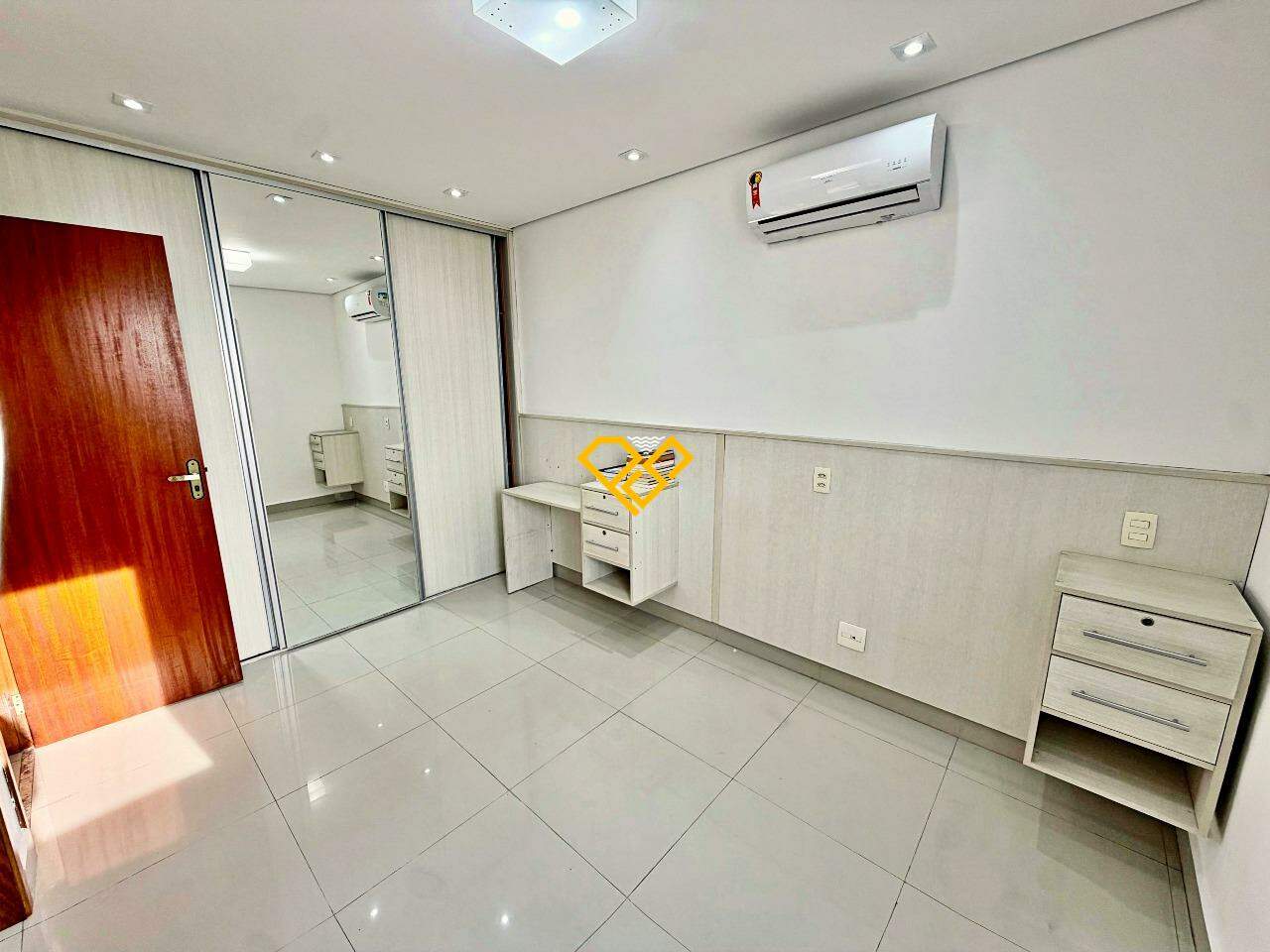 Apartamento para aluguel no Ponta da Praia: Suíte 2