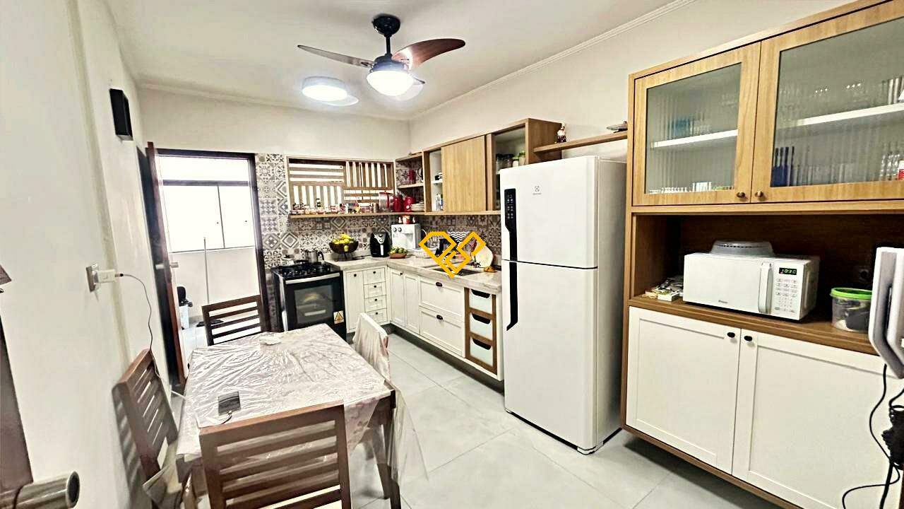 Apartamento à venda no Ponta da Praia: Cozinha