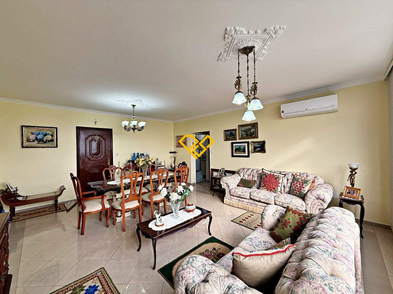 Apartamento à venda no Ponta da Praia: Sala