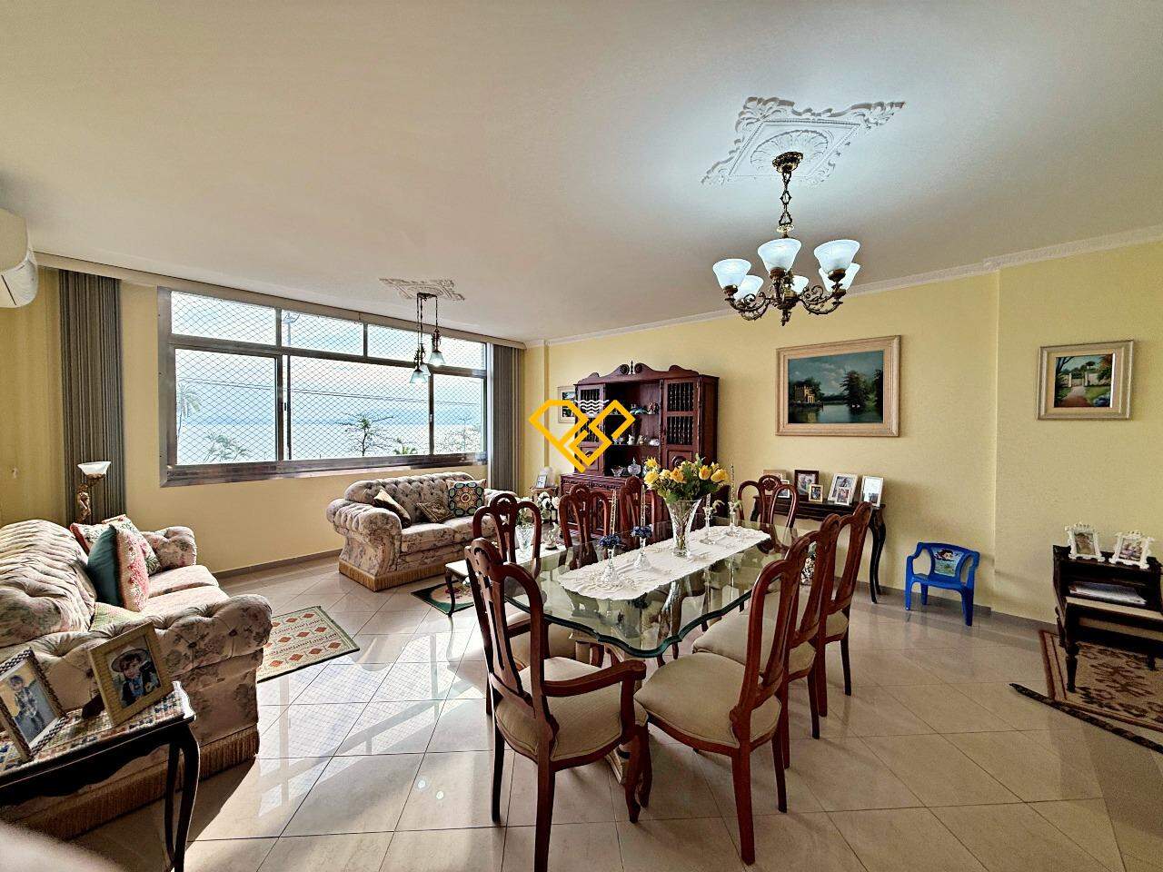Apartamento à venda no Ponta da Praia: Sala