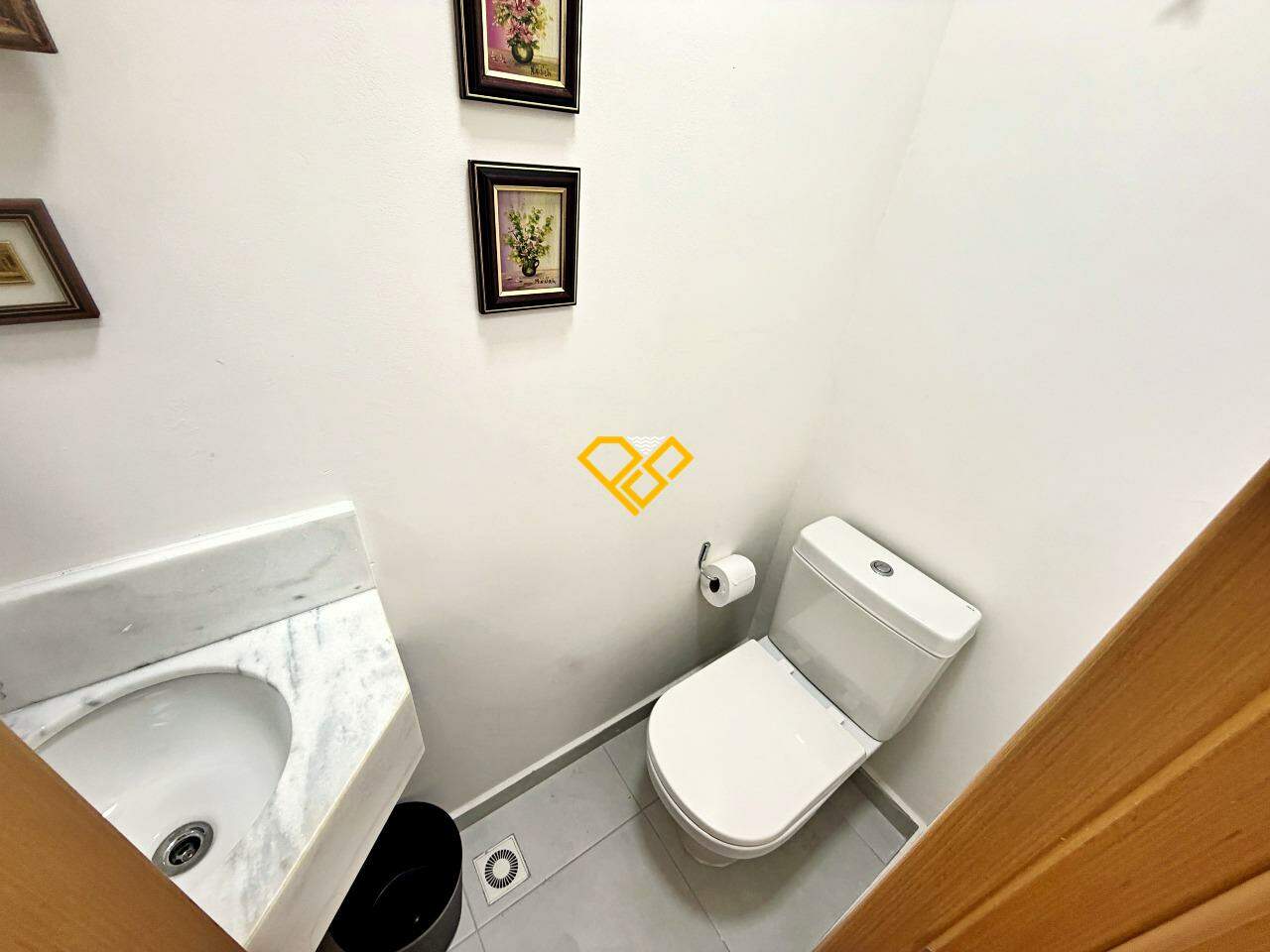Apartamento para aluguel no Ponta da Praia: Lavabo