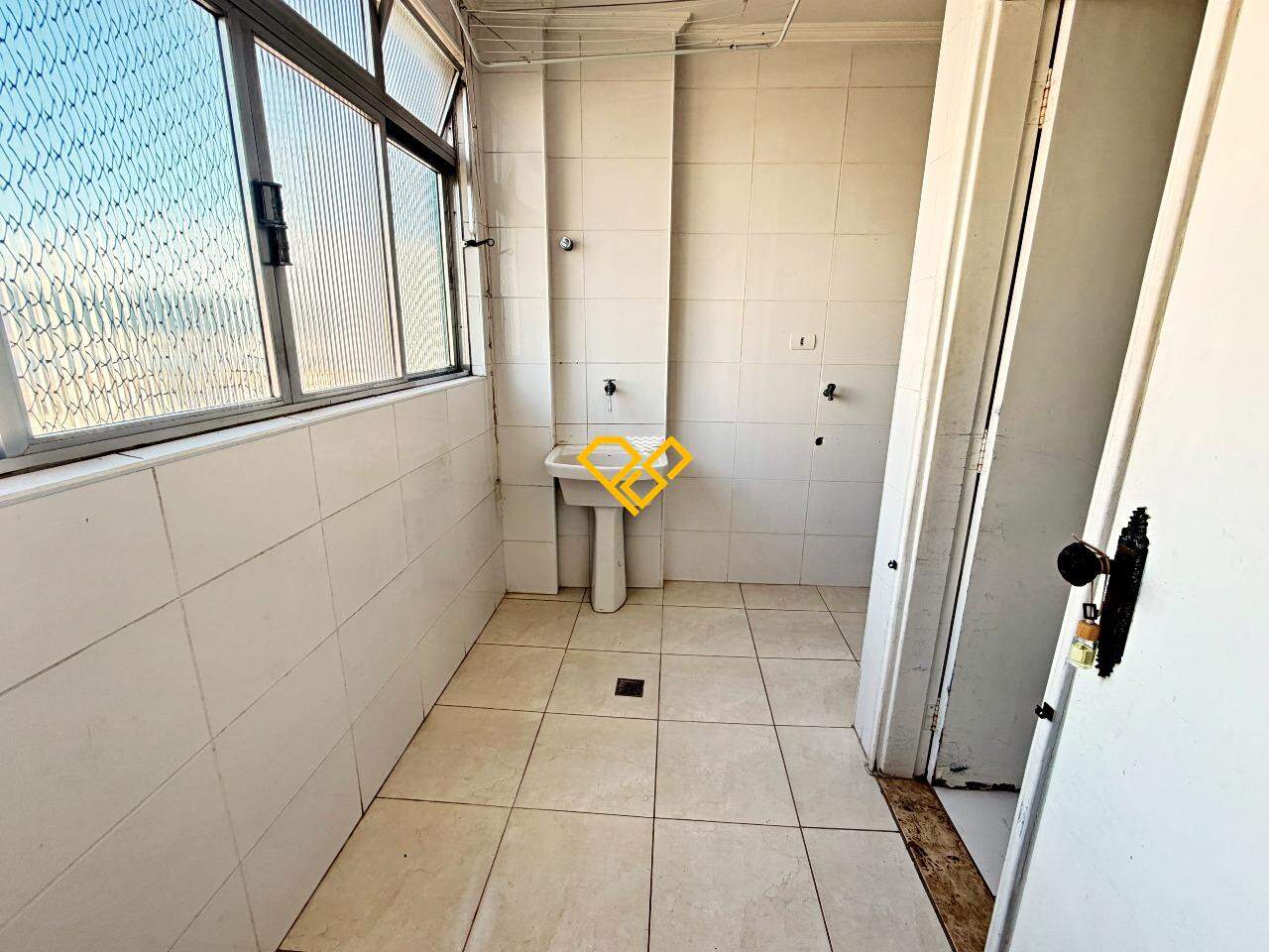 Apartamento para aluguel no Ponta da Praia: Área de serviço