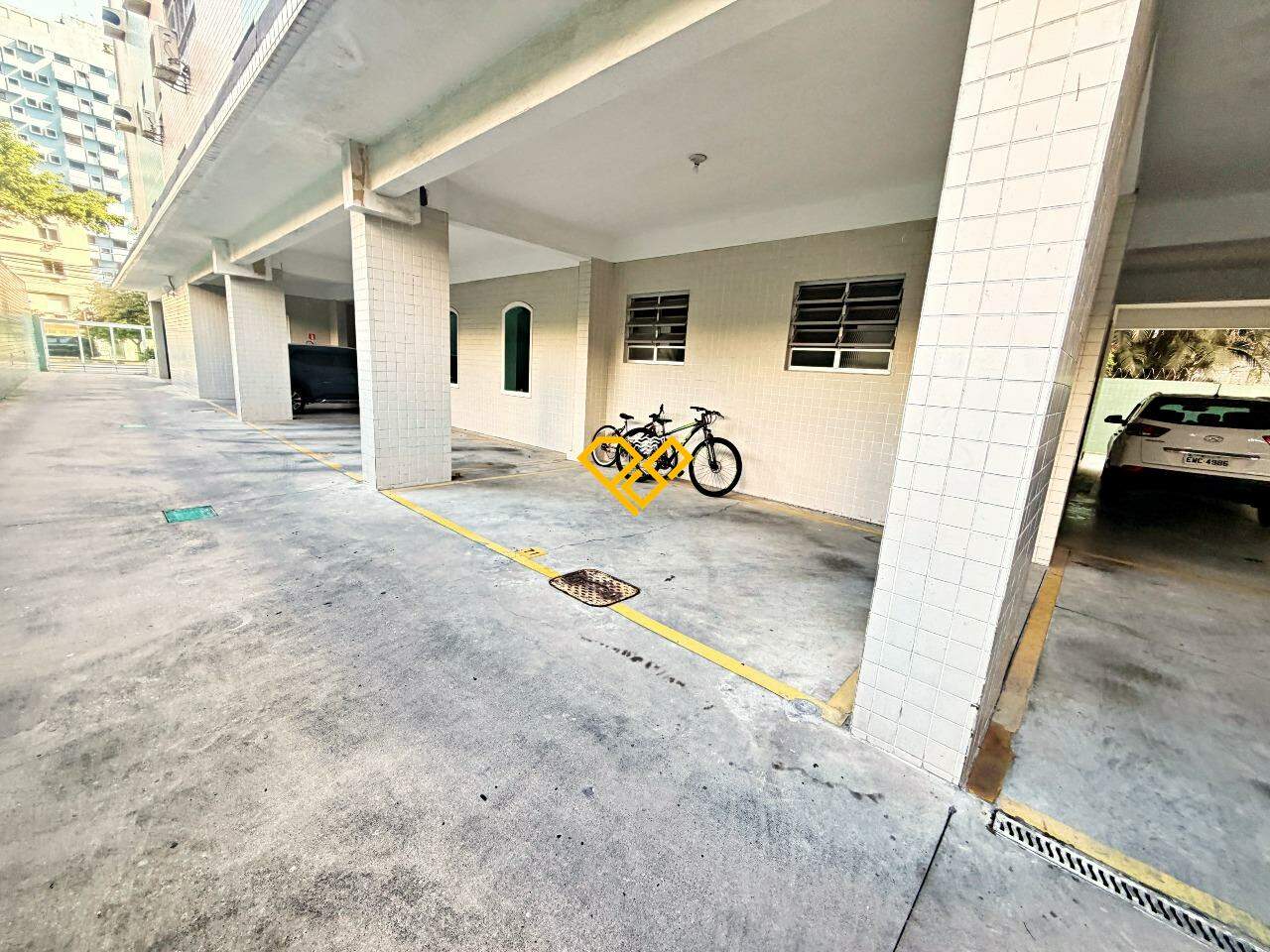 Apartamento para aluguel no Ponta da Praia: Garagem