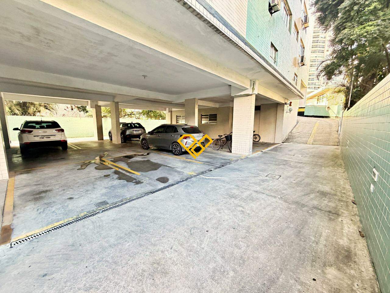 Apartamento para aluguel no Ponta da Praia: Garagem