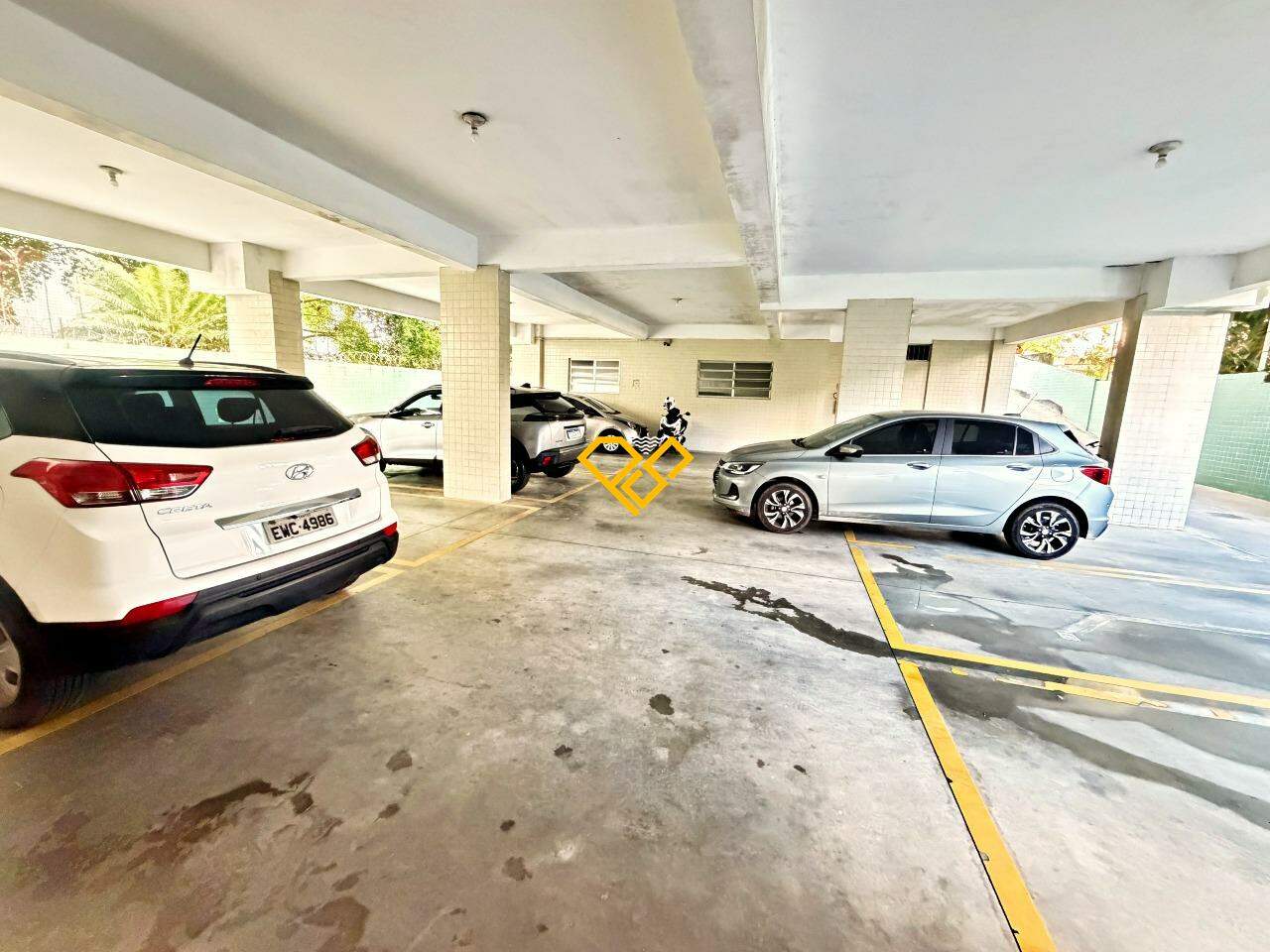 Apartamento para aluguel no Ponta da Praia: Garagem