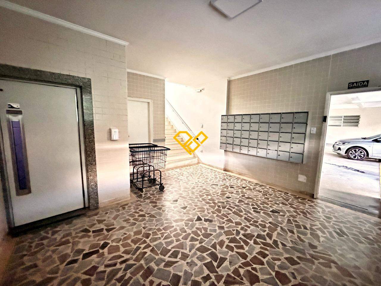 Apartamento para aluguel no Ponta da Praia: Hall social do condomínio