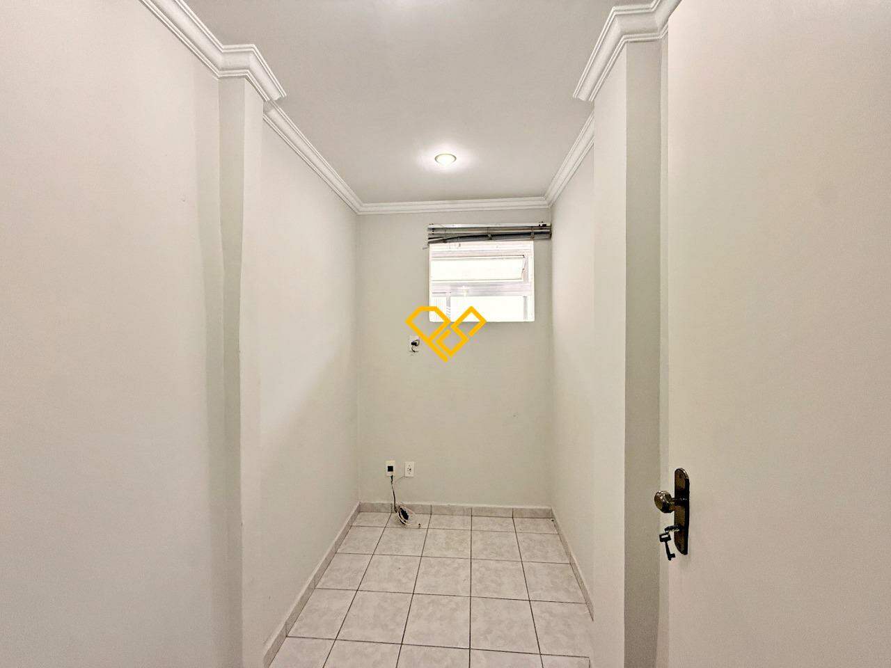 Apartamento à venda no Aparecida: Dependência revertida