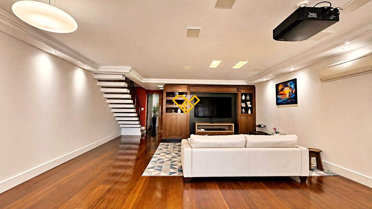 Cobertura à venda no Embaré: Sala 1° piso