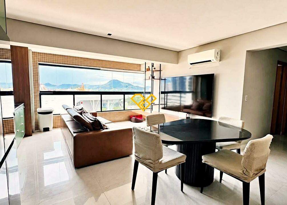 Garden à venda no Ponta da Praia: Sala
