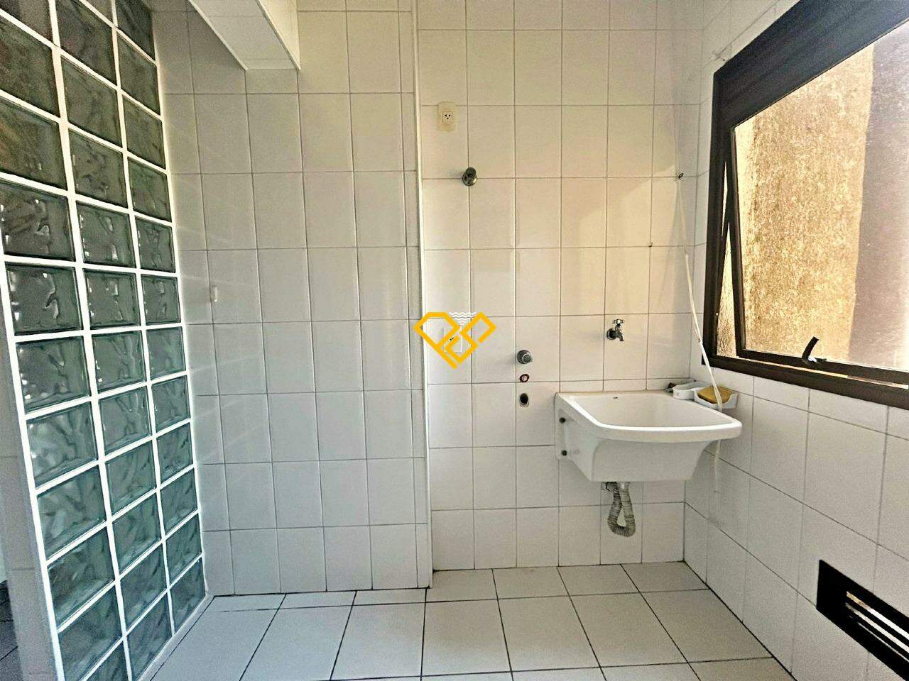 Apartamento à venda no Ponta da Praia: Área de serviço