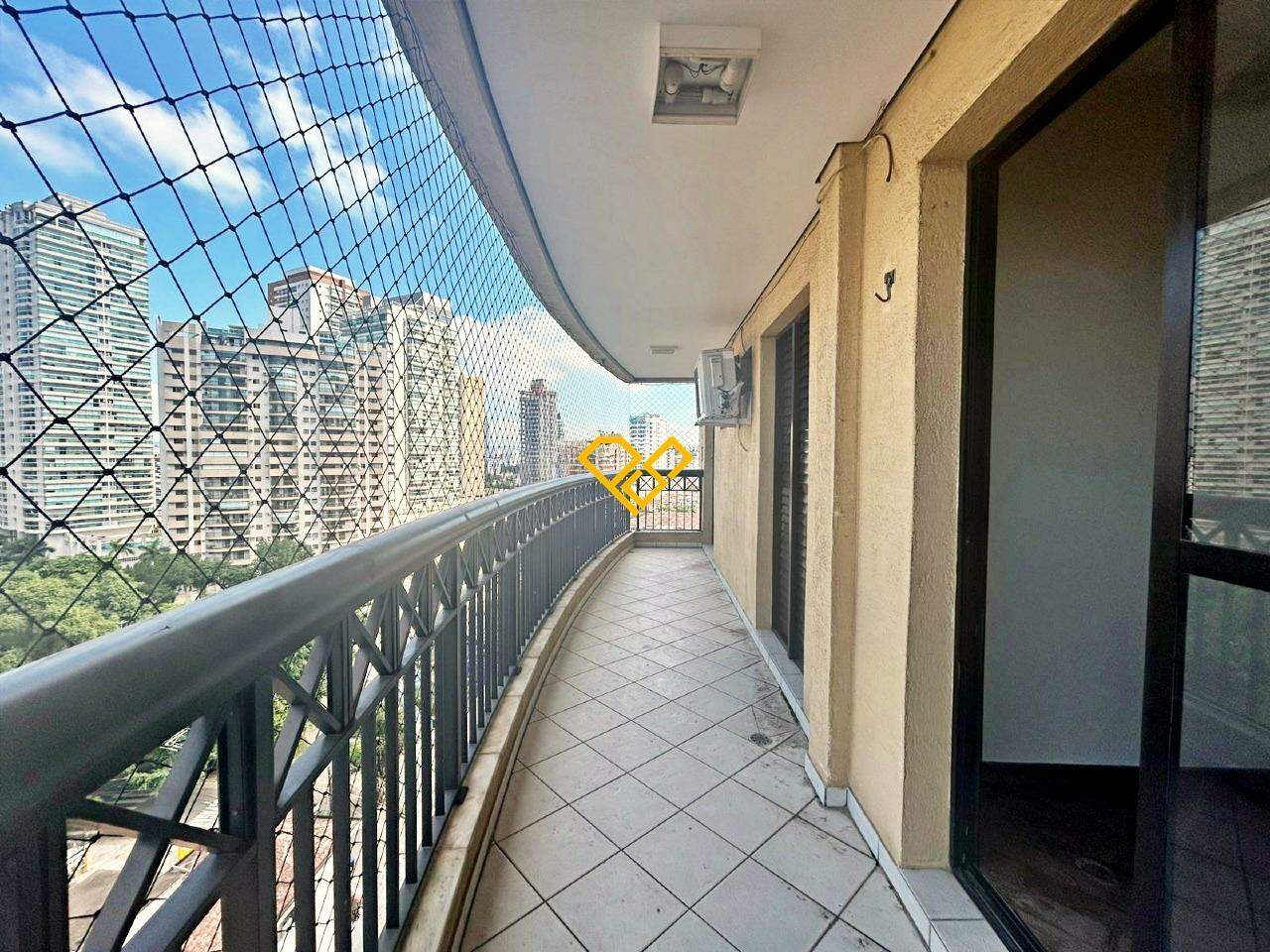 Apartamento à venda no Ponta da Praia: Varanda