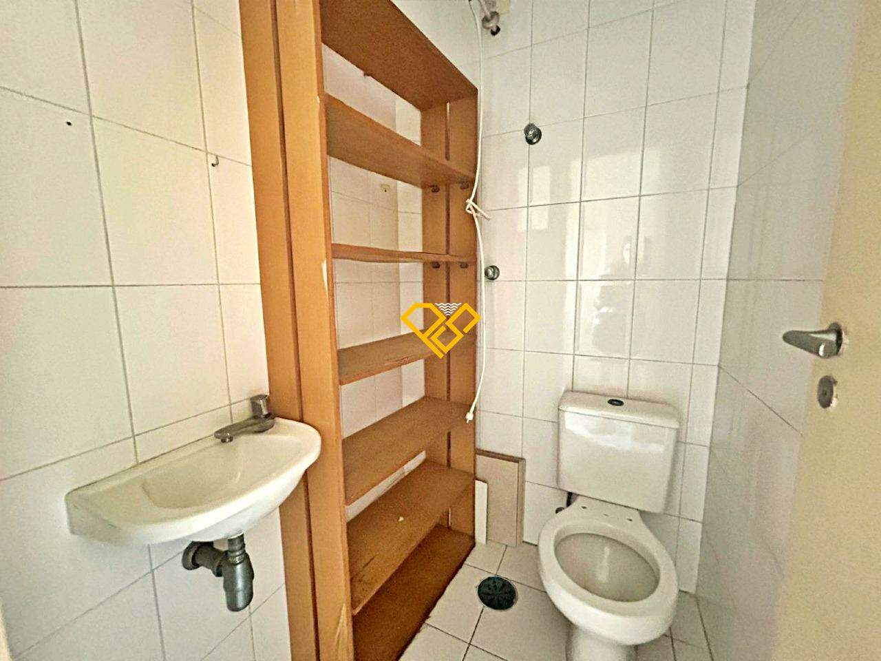 Apartamento à venda no Ponta da Praia: Wc de serviçop