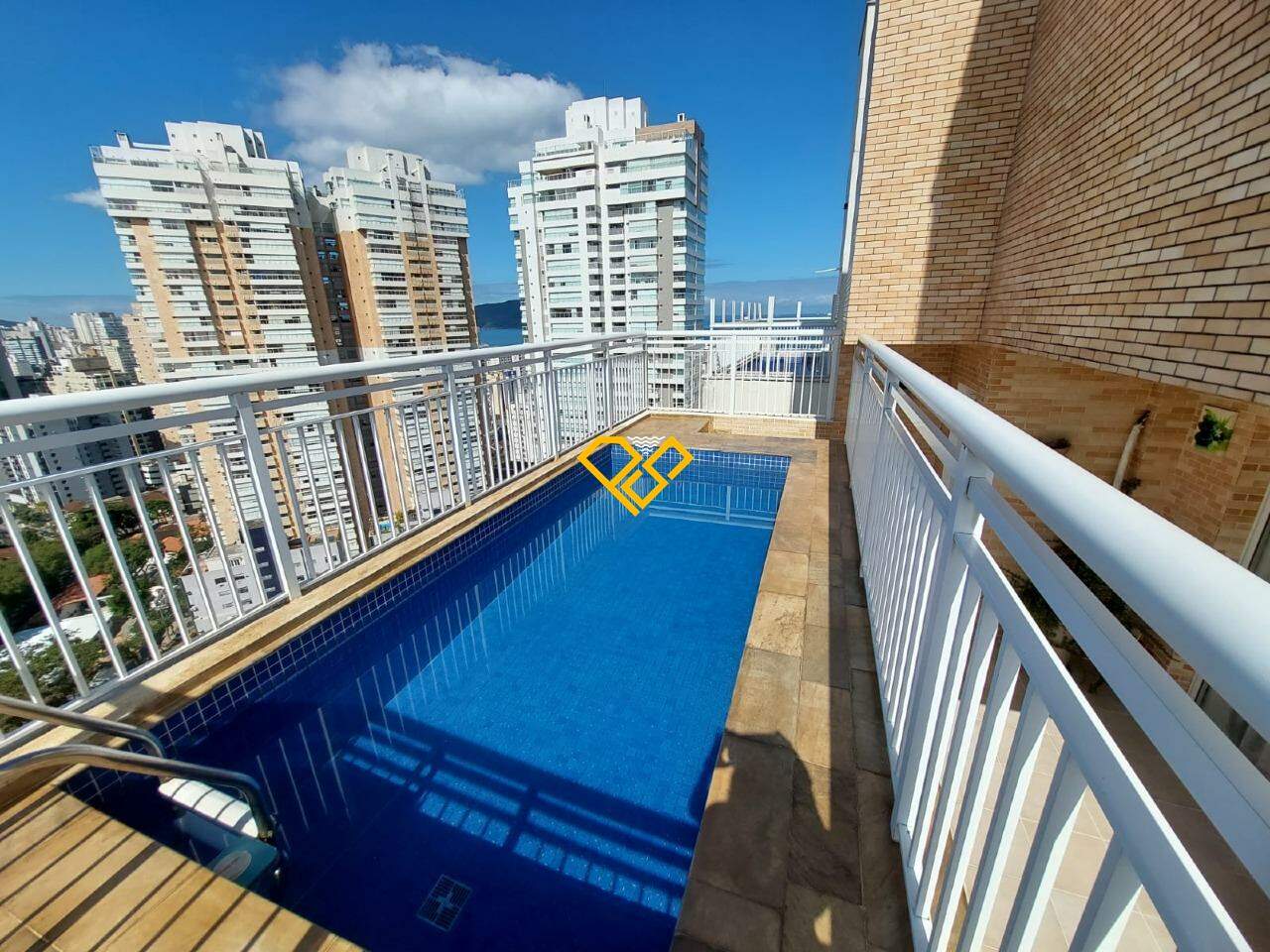 Cobertura à venda no Gonzaga: Piscina